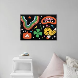 Barntavla på grå vägg med lekfulla illustrationer som mun, penna och regnbåge