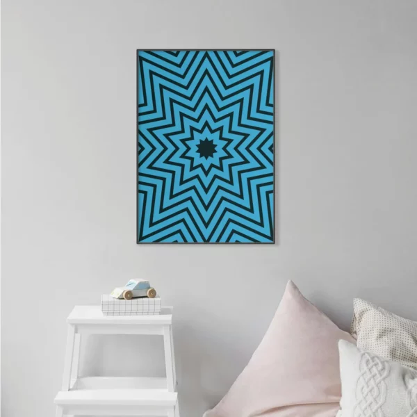 Barntavla på grå vägg som är blå och svart med ett abstrakt mönster, perfekt poster för barnrum