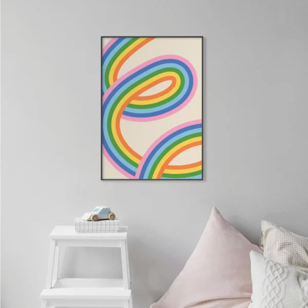 Barntavla på grå vägg med regnbågsränder med beige bakgrund, perfekt poster för barnrum